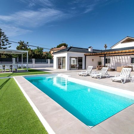 Palm Tree Villa - 5Bdr Paradise Pool / Chill Out Beds Torremolinos Bagian luar foto