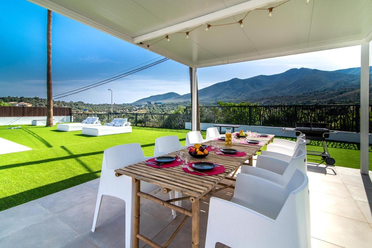 Palm Tree Villa - 5Bdr Paradise Pool / Chill Out Beds Torremolinos Bagian luar foto