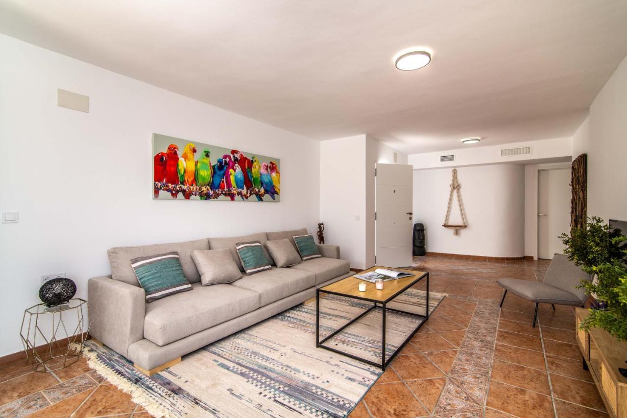 Palm Tree Villa - 5Bdr Paradise Pool / Chill Out Beds Torremolinos Bagian luar foto