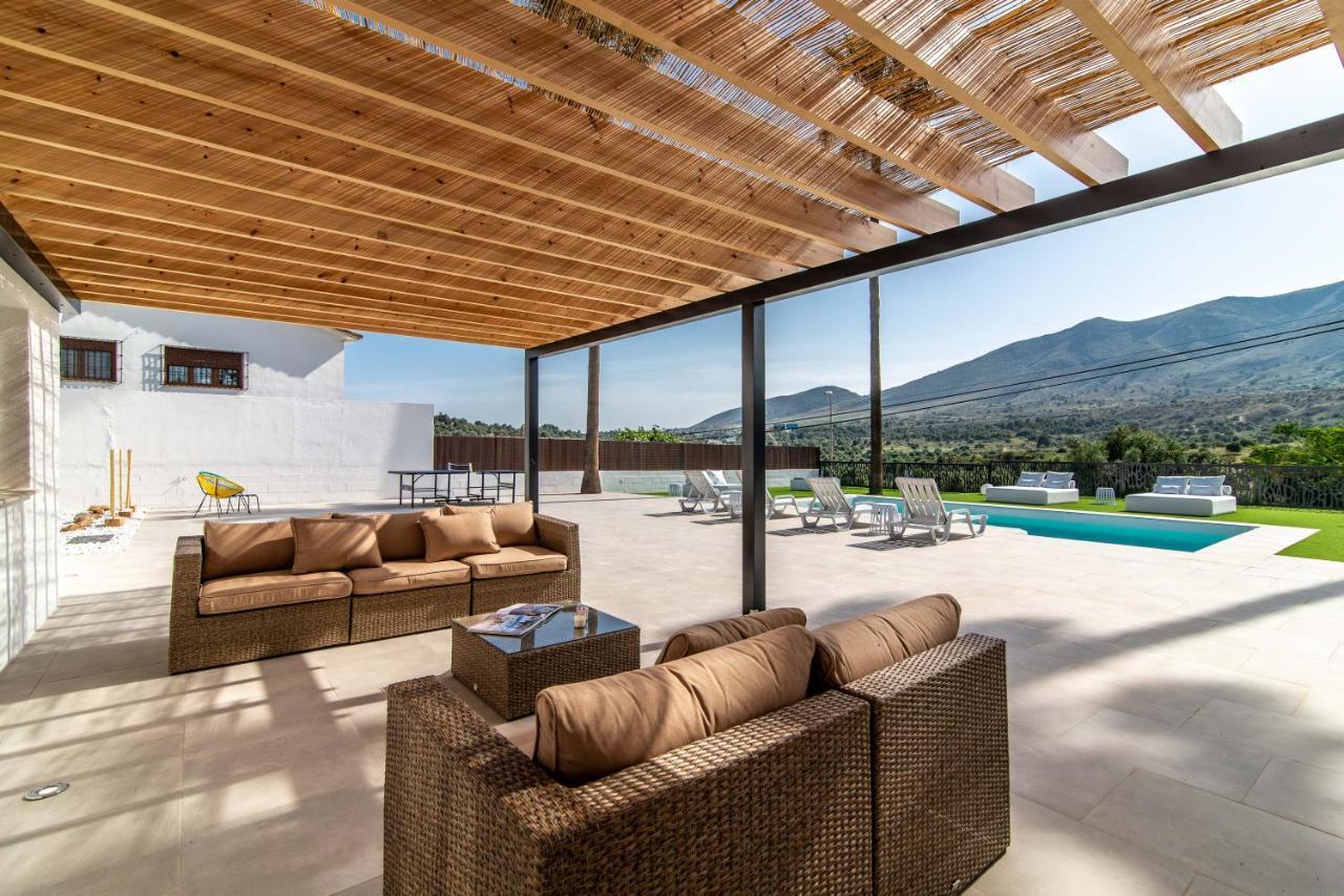 Palm Tree Villa - 5Bdr Paradise Pool / Chill Out Beds Torremolinos Bagian luar foto