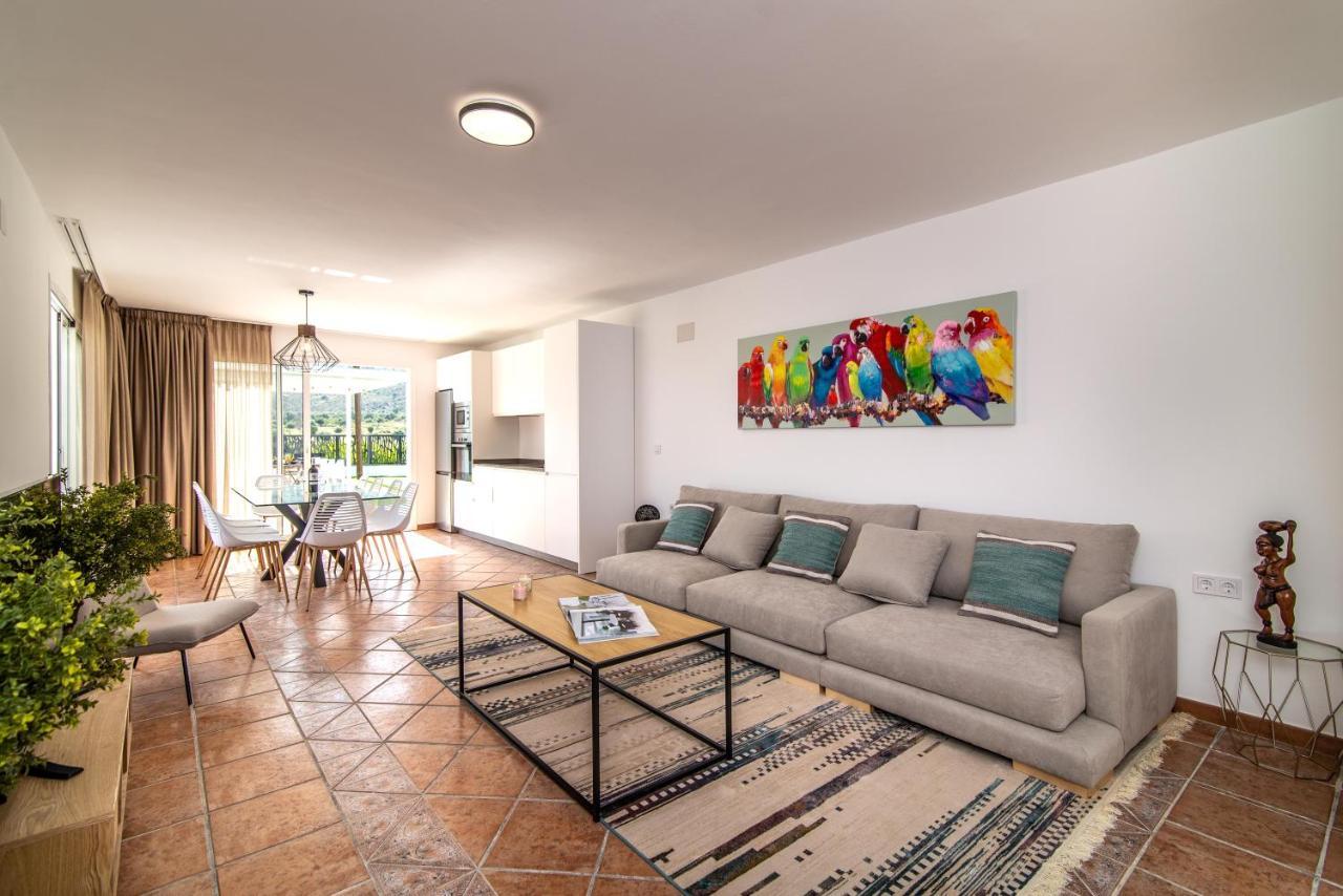 Palm Tree Villa - 5Bdr Paradise Pool / Chill Out Beds Torremolinos Bagian luar foto