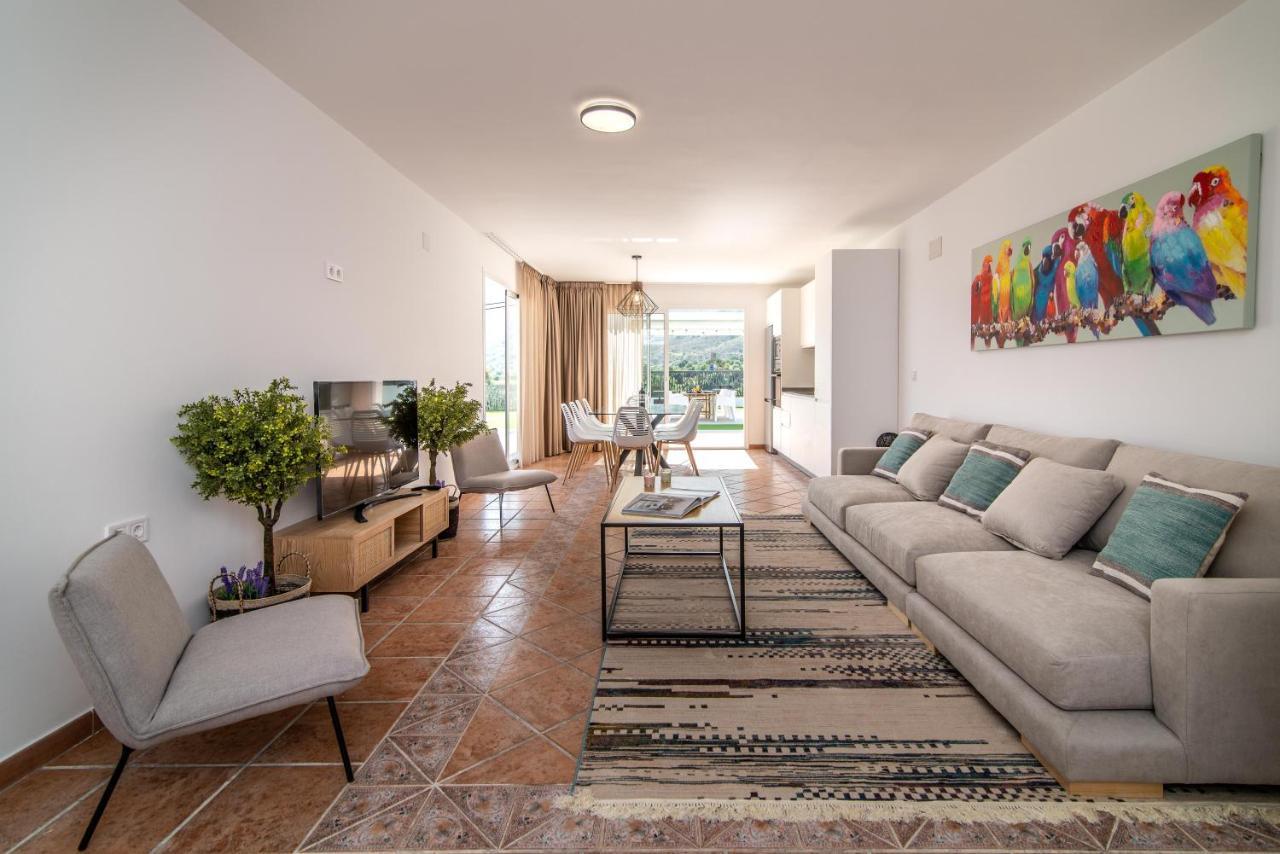 Palm Tree Villa - 5Bdr Paradise Pool / Chill Out Beds Torremolinos Bagian luar foto