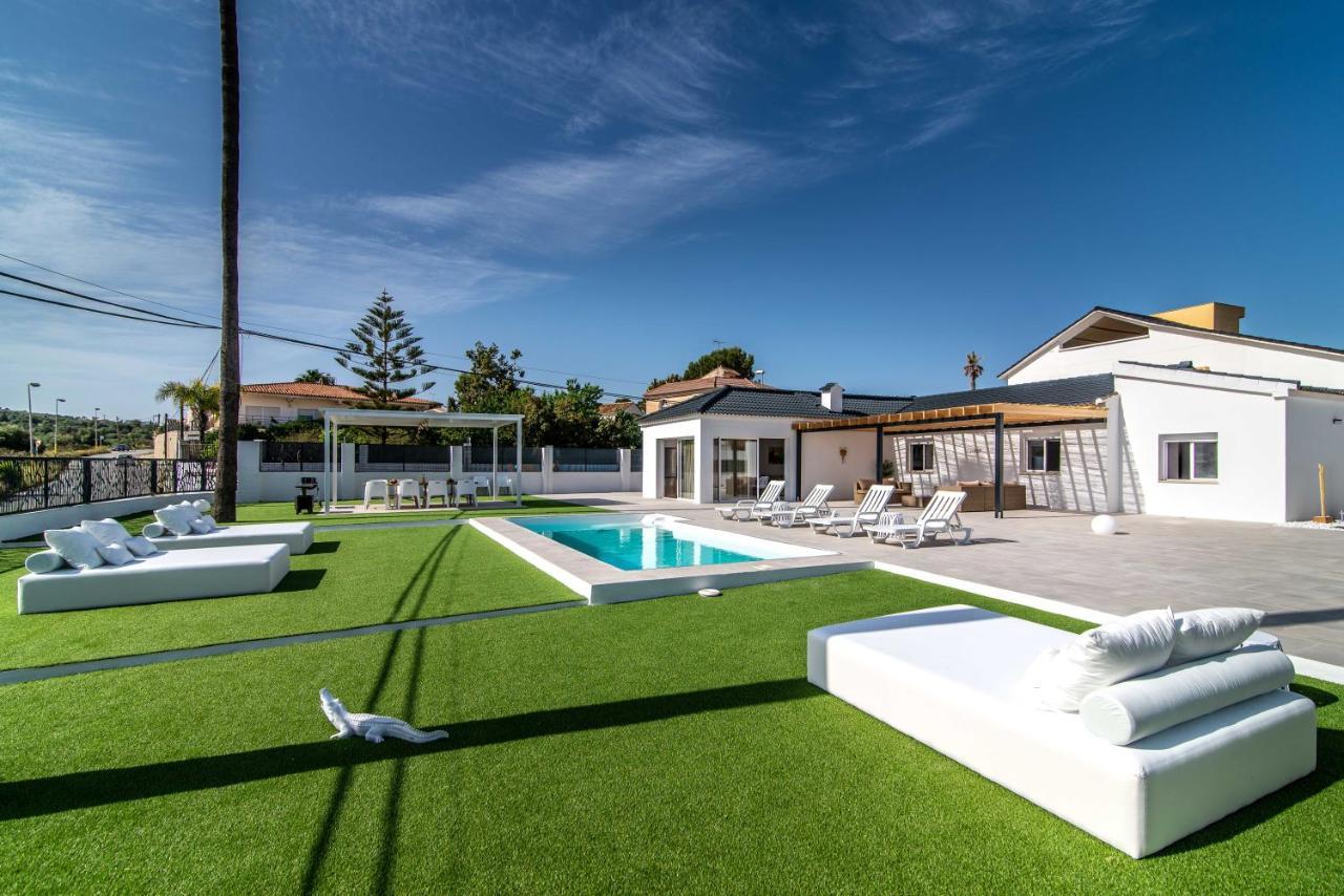 Palm Tree Villa - 5Bdr Paradise Pool / Chill Out Beds Torremolinos Bagian luar foto